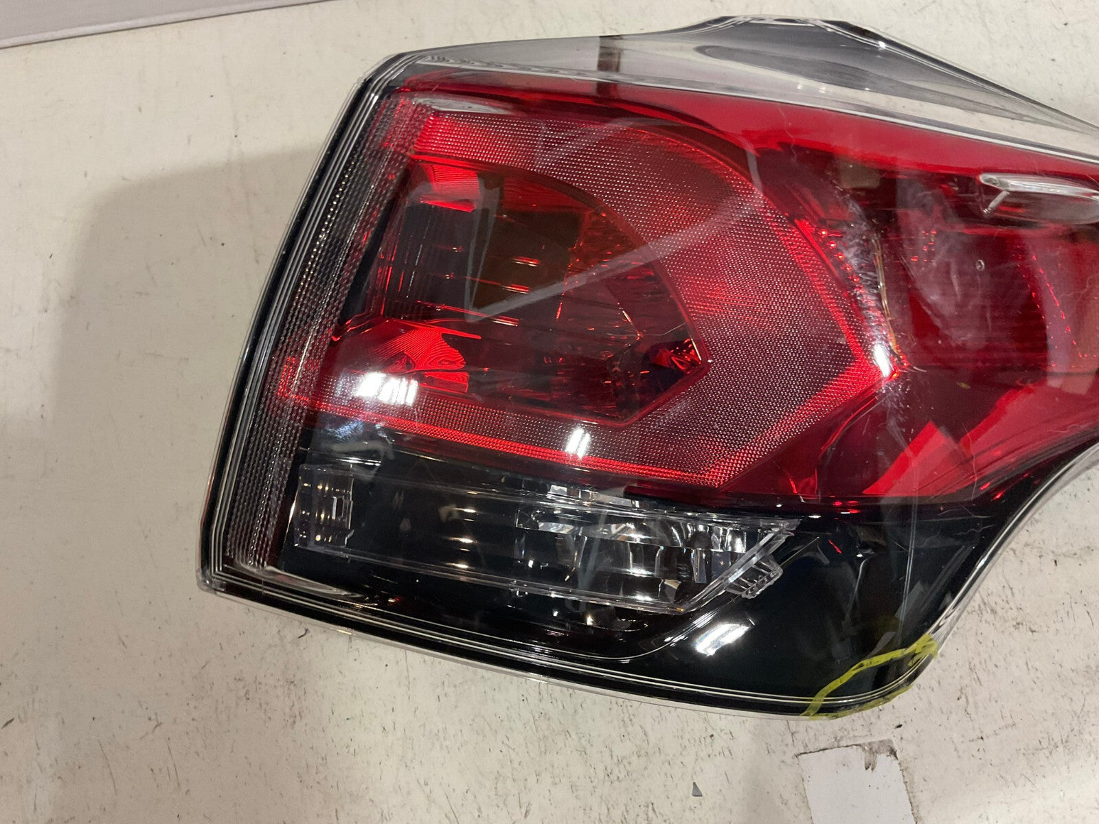 Tail light Damaged Right Passenger RH 2016 2017 2018 Toyota Rav4 8155042212 OEM
