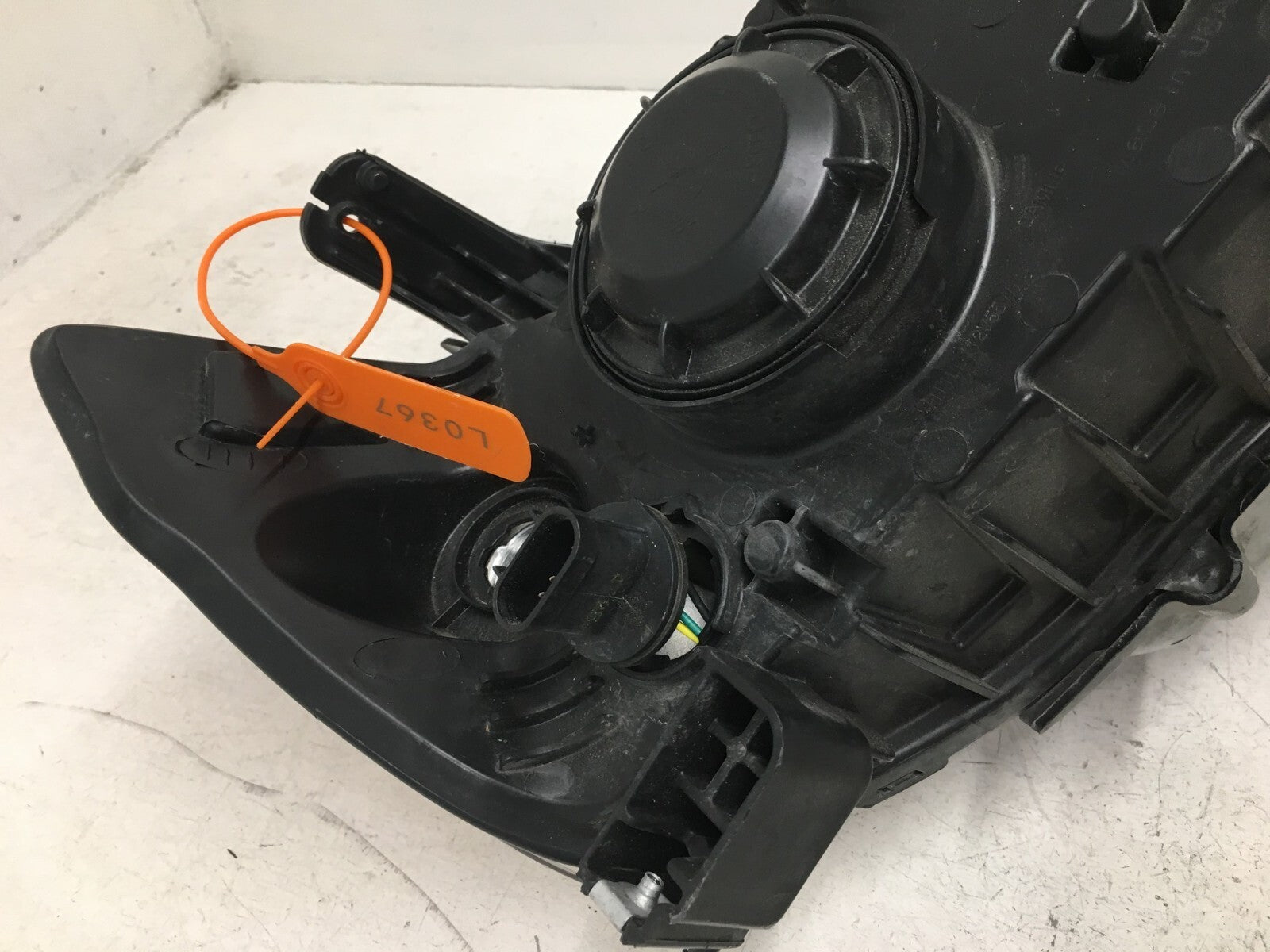 Headlight Damaged Left Driver LH Chevrolet Sonic 2012-2016 96830971 OEM