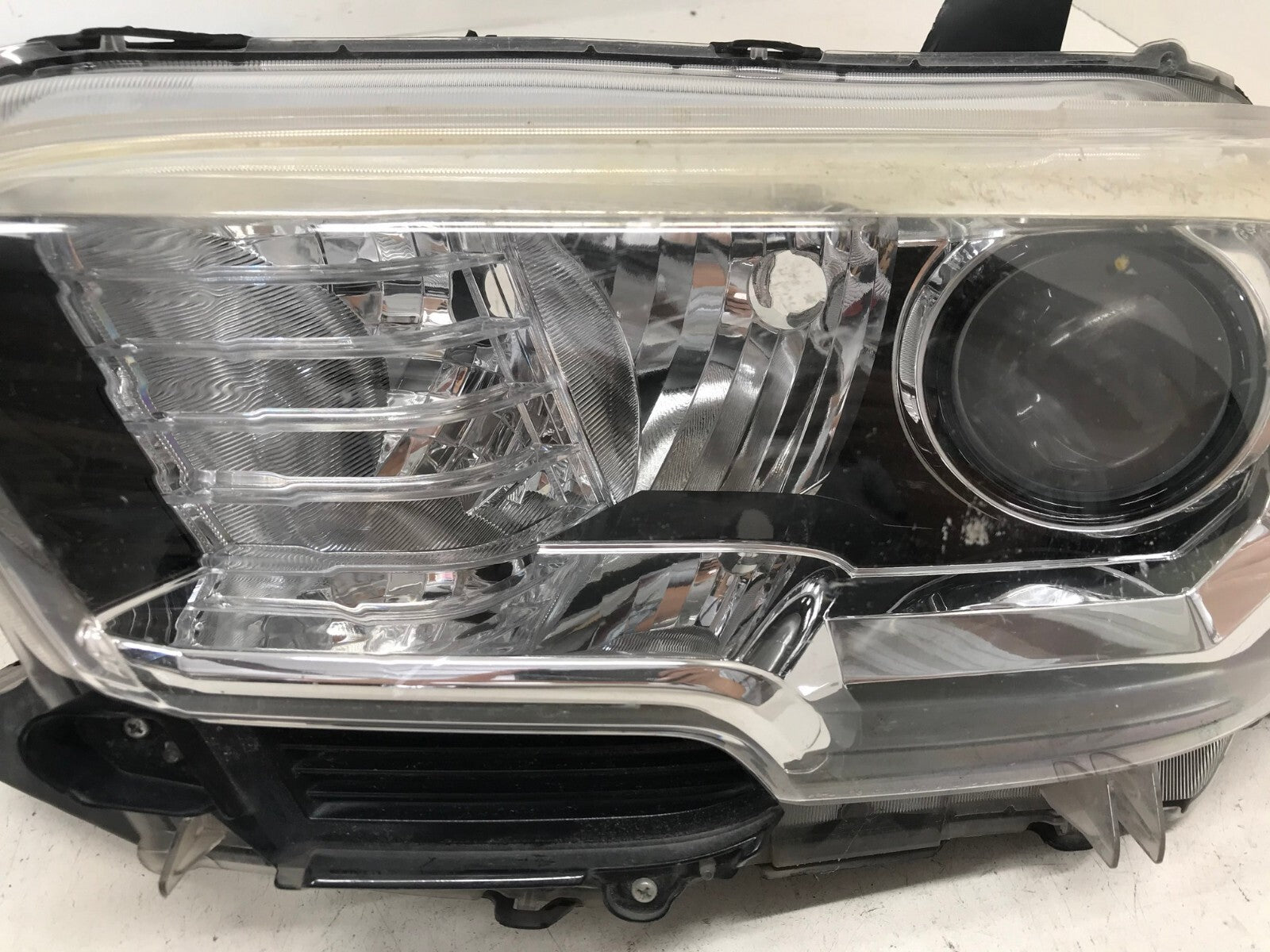 Headlight Damaged Driver LH Toyota Tacoma 2016-2021 8115004250 OEM