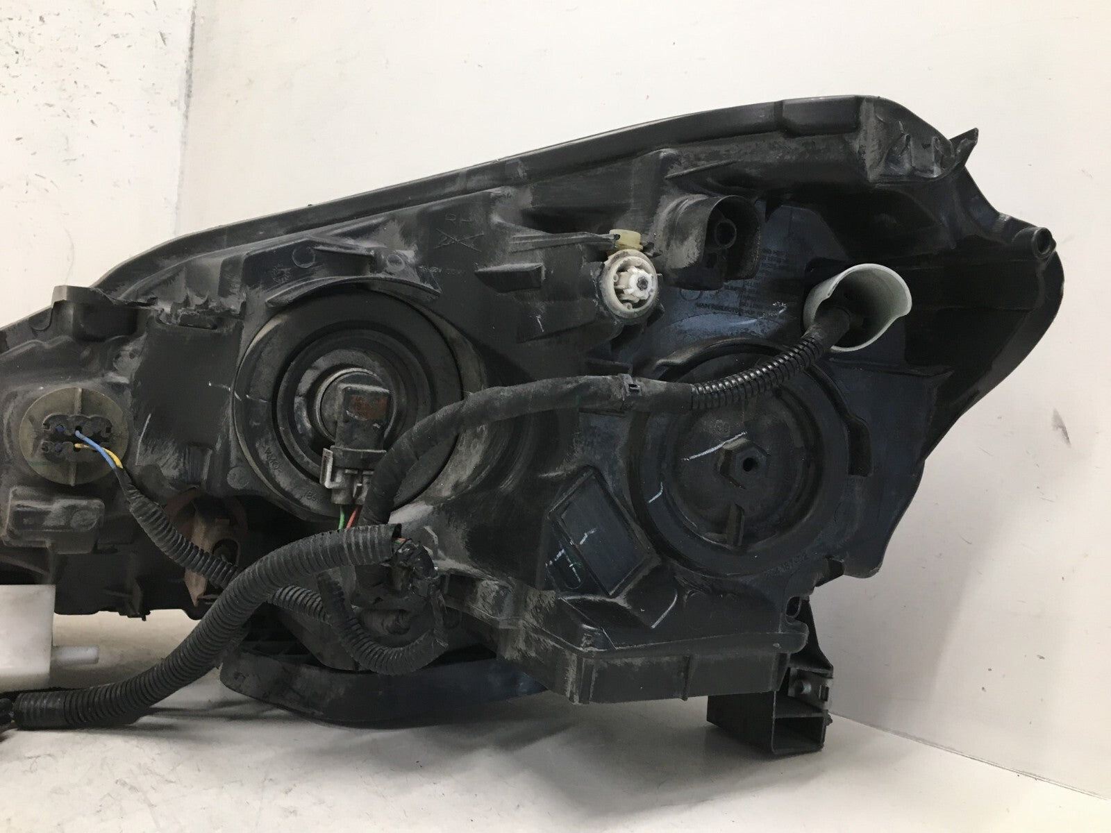 Headlight Damaged RH Passenger Nissan Sentra 2016 2017 2018 26010-3YU0A OEM