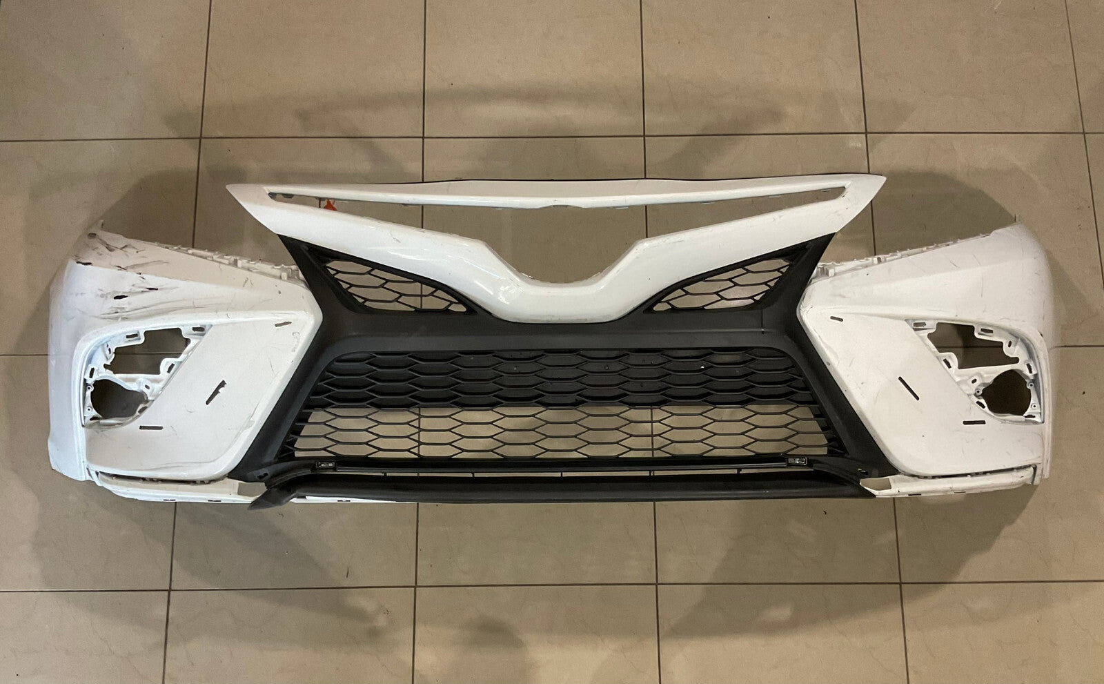 Front Bumper Cover White Toyota Camry XSE SE Hybrid SE 2018-20 52119++06E20 OEM