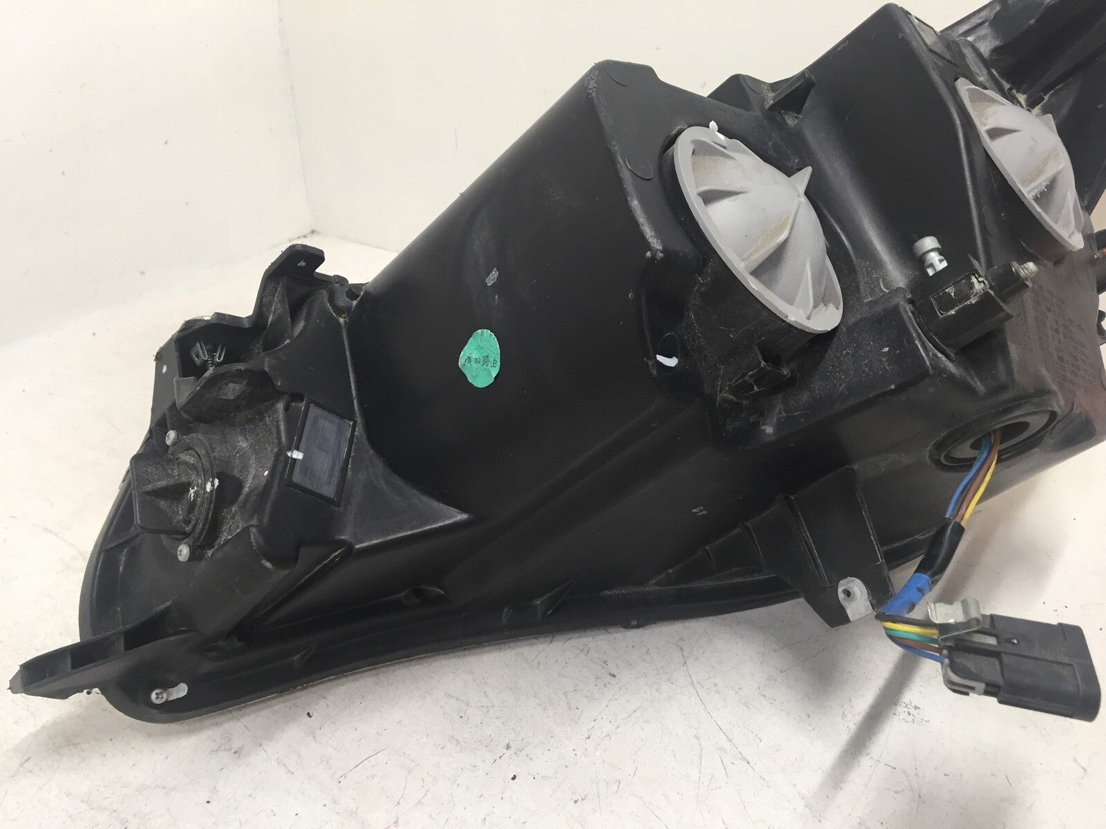 Headlight Damaged Halogen Passenger RH Buick Lacrosse 2010-2013 20941380 OEM