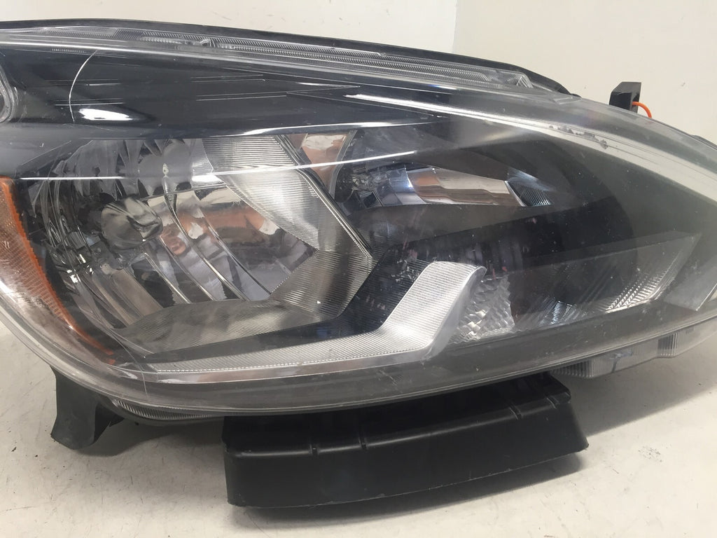 Headlight Damaged Halogen Passenger RH Nissan Sentra 16-2018 26010-3YU0A OEM