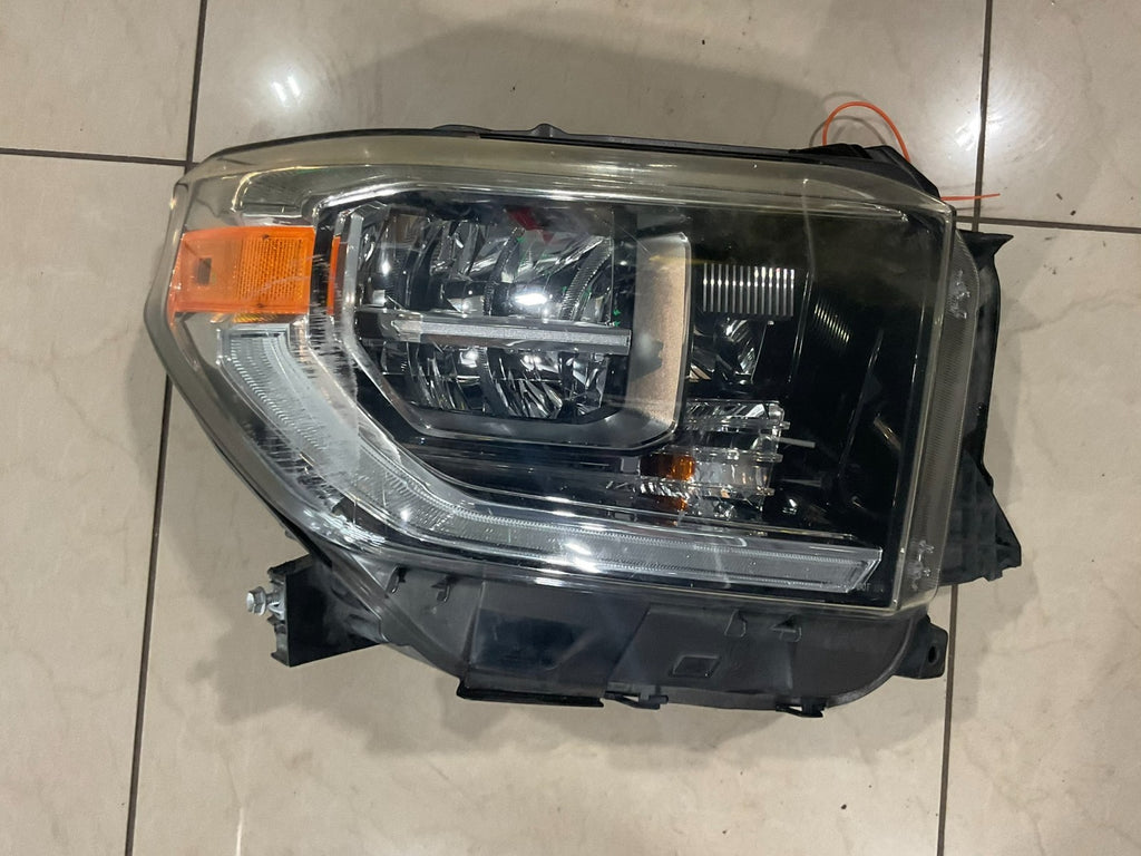 Headlight Right Passenger RH 2018 2021 Toyota Tundra CAPA