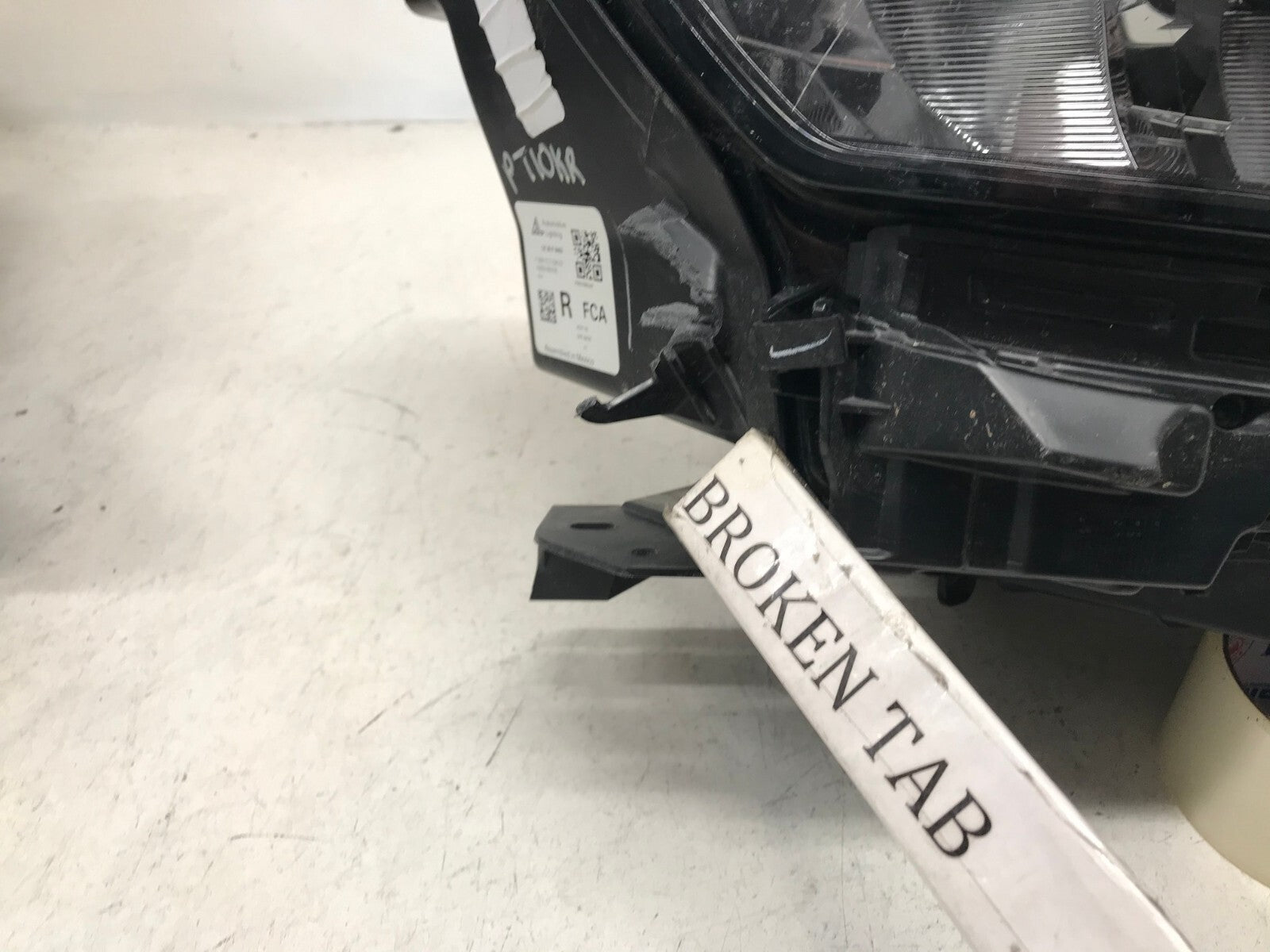 Headlight Damaged Passenger RH Right 2022 Jeep Grand Cherokee 68376992AF OEM