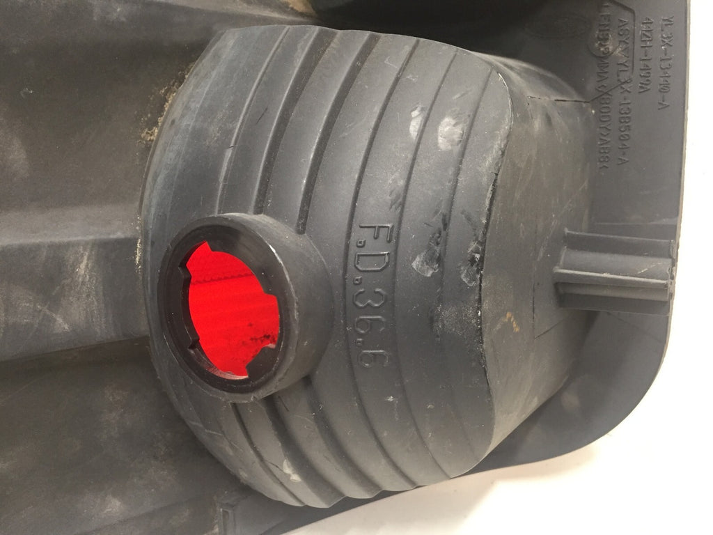 Tail light Damaged Damaged Right RH Ford F 150 2000-2004 YL3X-13440-A OEM