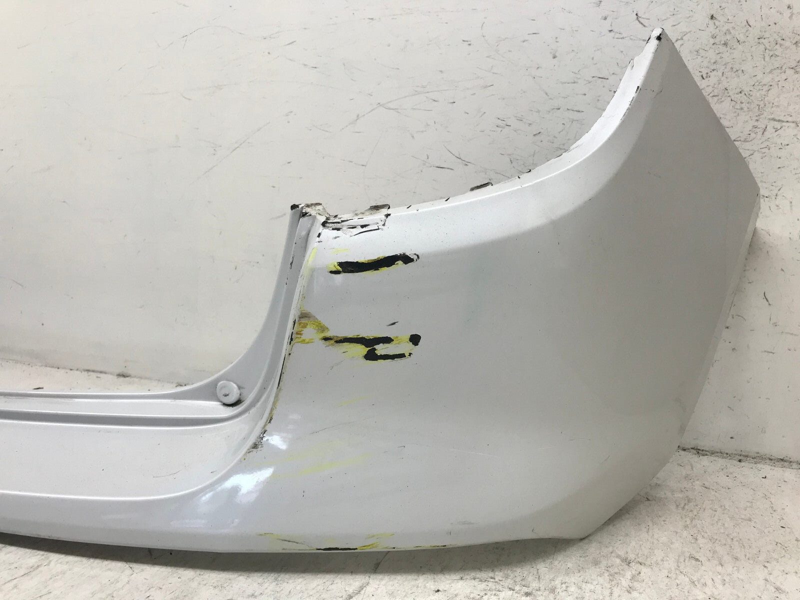 Rear Upper Bumper Cover White 2017-2022 Buick Encore 2640201 OEM