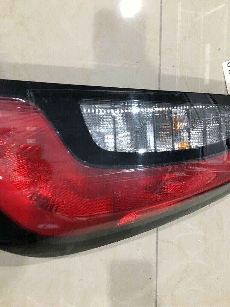 Tail light Damaged Halogen Right RH Passenger Kia Soul 2014-2017 Original