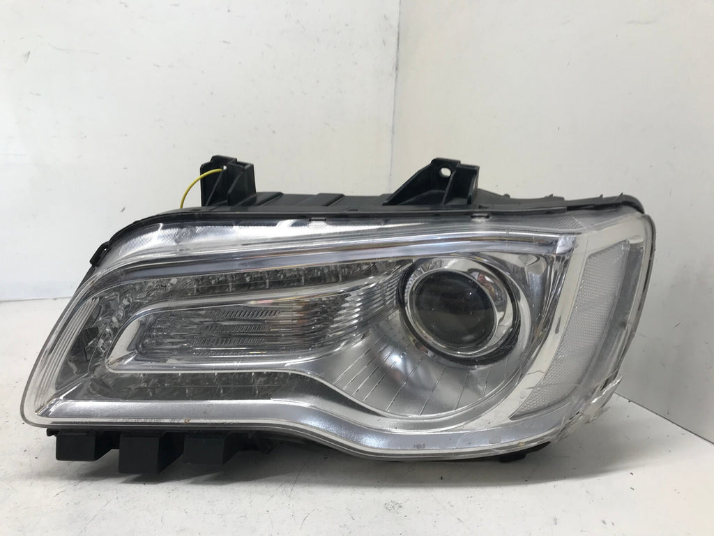 Halogen Headlight Damaged Left Driver LH Chrysler 300 2018-2021 68269811AC OEM