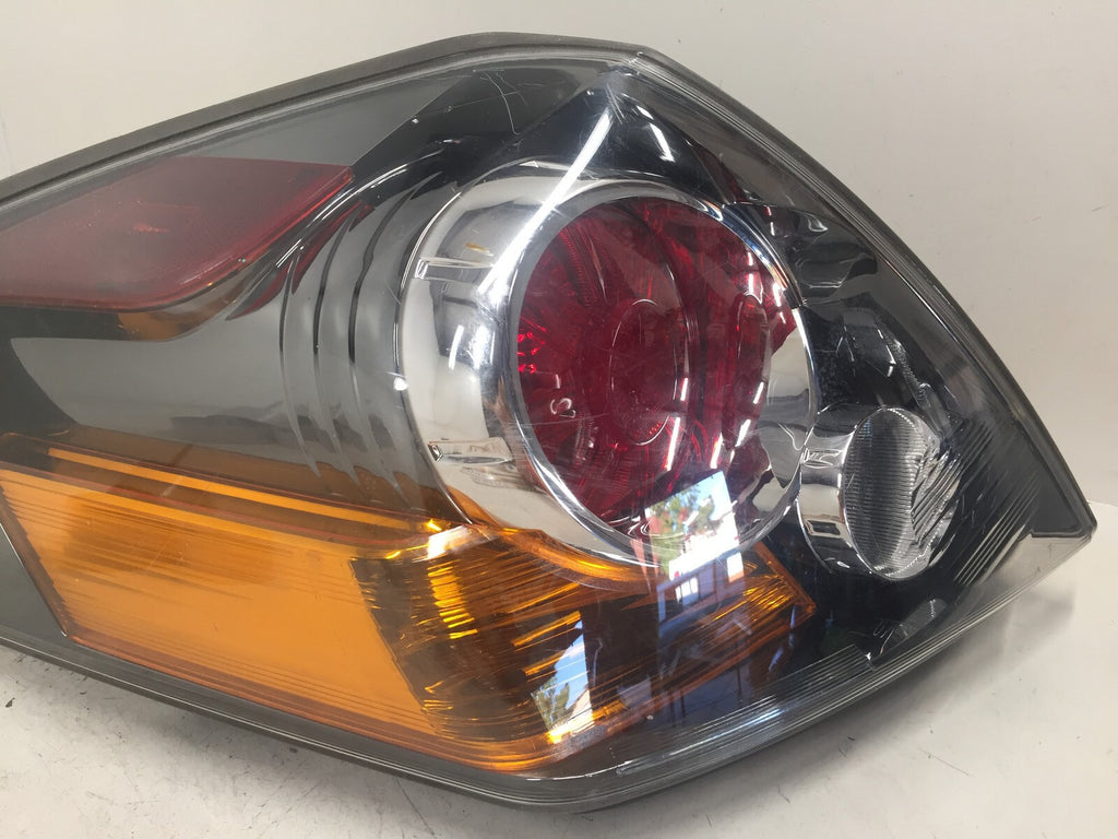 Outer Tail light Damaged Passenger RH Nissan Altima 2007 2008 2009 949 640 OEM