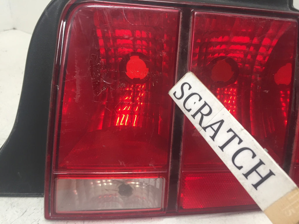 Tail light Damaged Lamp Right Passenger RH Ford Mustang 2005-2007 OEM2