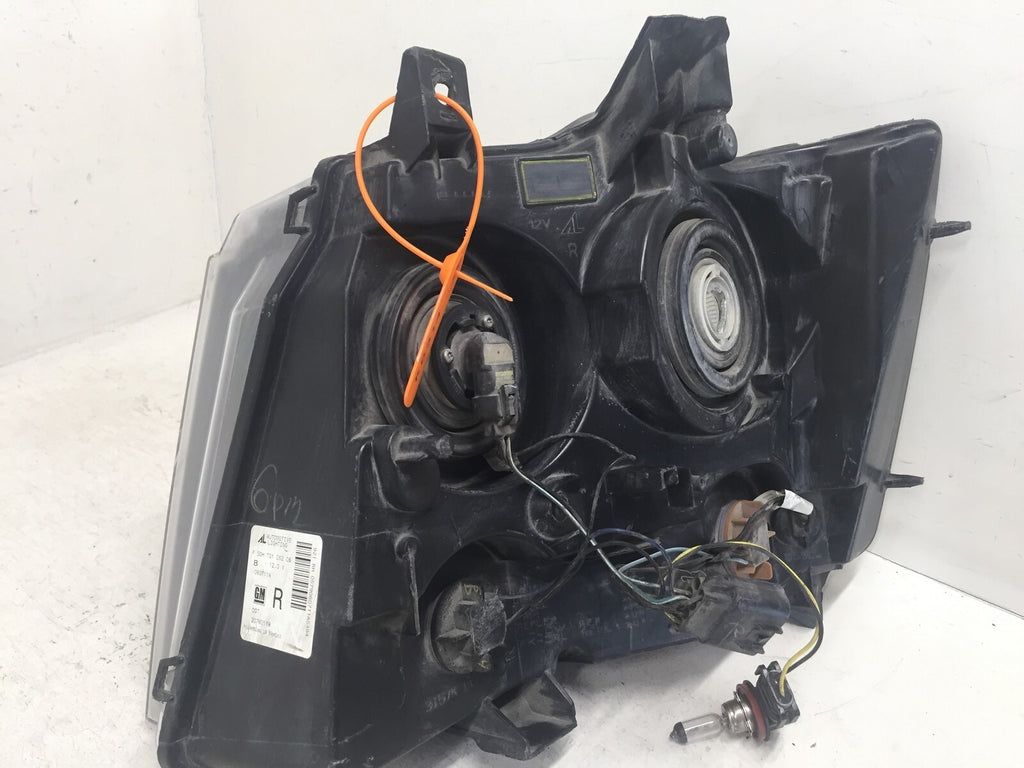 Headlight Damaged Right RH Chevy Suburban Tahoe Avalanche 2007-2014 20760579 OEM