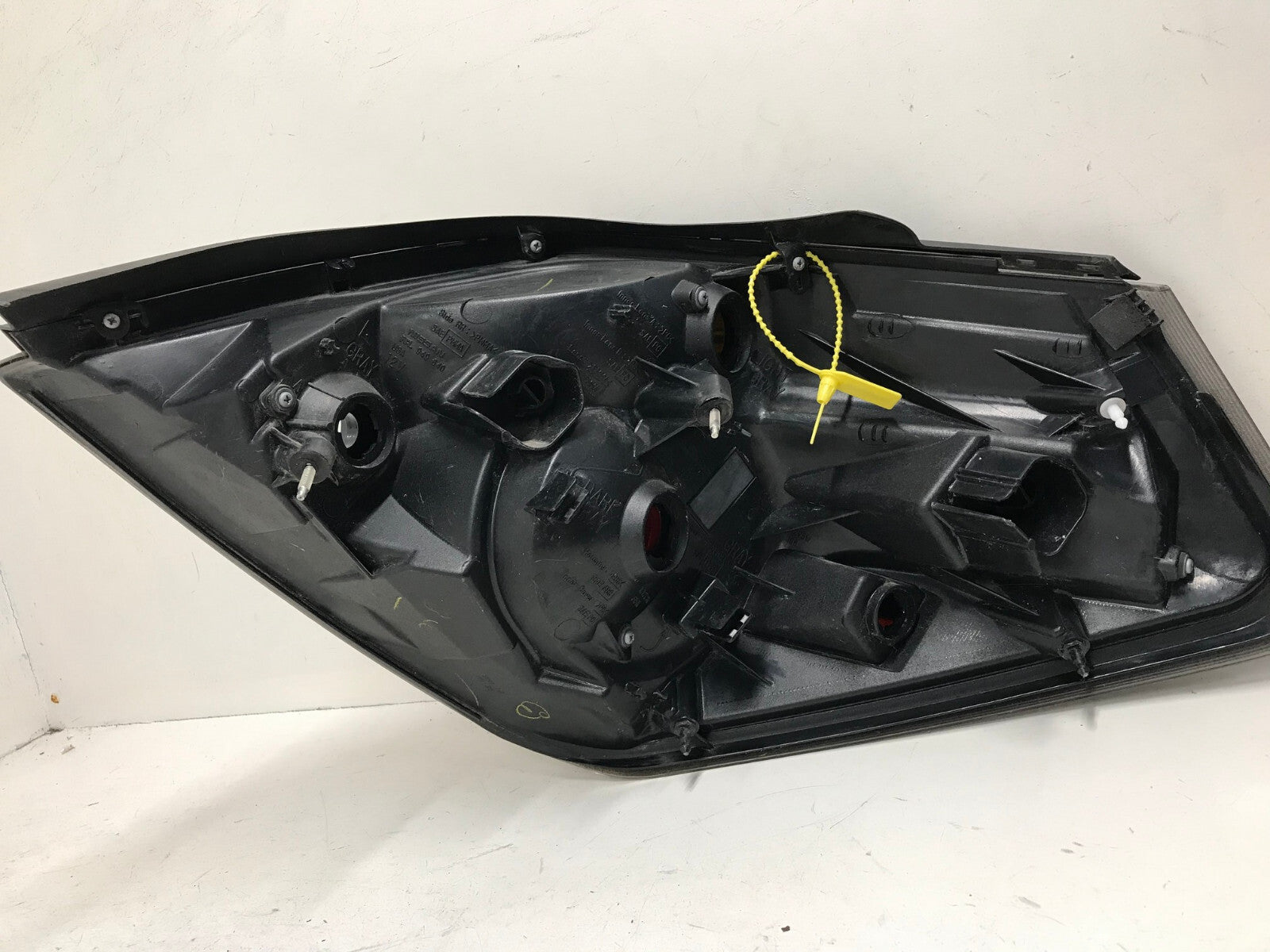 Tail light Damaged Left LH Driver Nissan Altima 2007-2009 26555ZN50A OEM