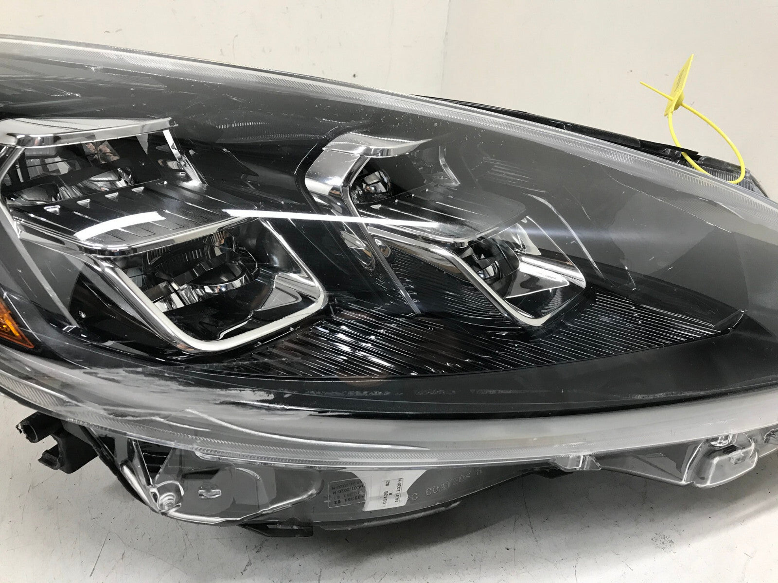 Headlight Damaged LED Passenger RH Ford Escape 2020 2021 LJB6-13E014-AF OEM