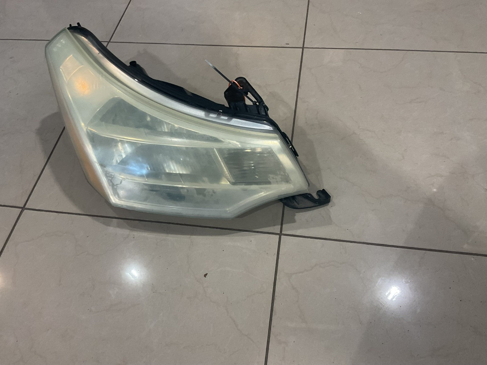 Headlight Right Passenger RH 2008 09 10 2011 Ford Focus S | SE | SES | SEL CAPA