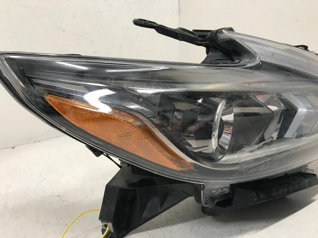 Headlight Damaged Passenger RH Right 2016 2017 2018 Nissan Altima 260109HS9B OEM