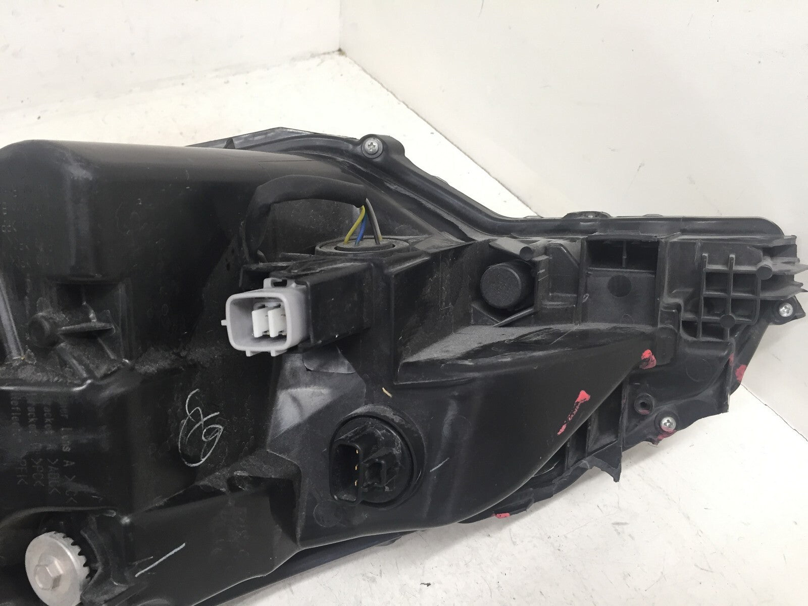 Headlight Damaged Headlamp passenger RH Toyota Corolla CE L LE LE ECO 17-19 OEM