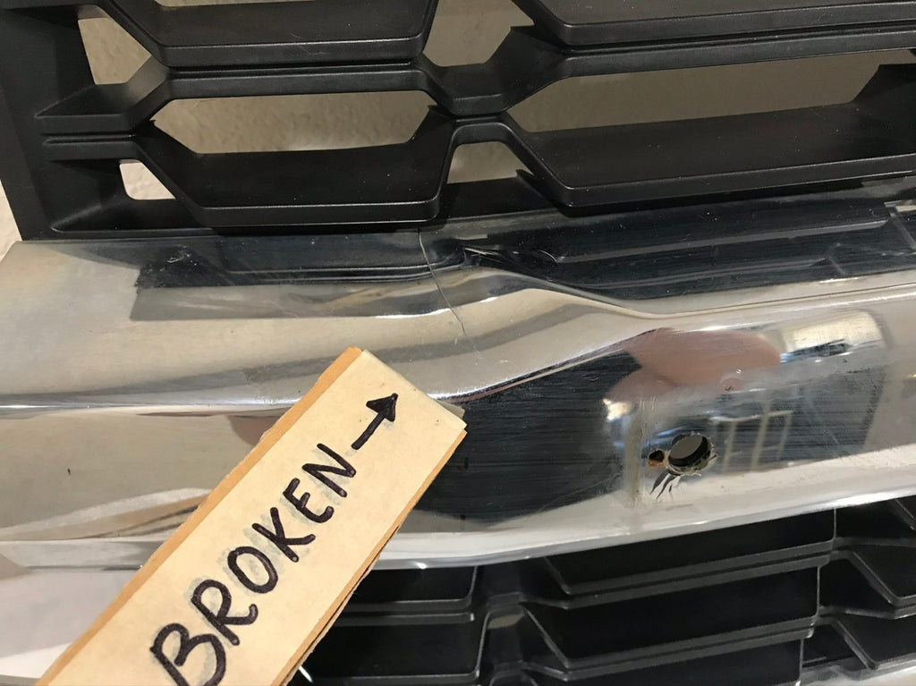 Grill Grille 2017-2019 Cadillac XT5 23383607 OEM