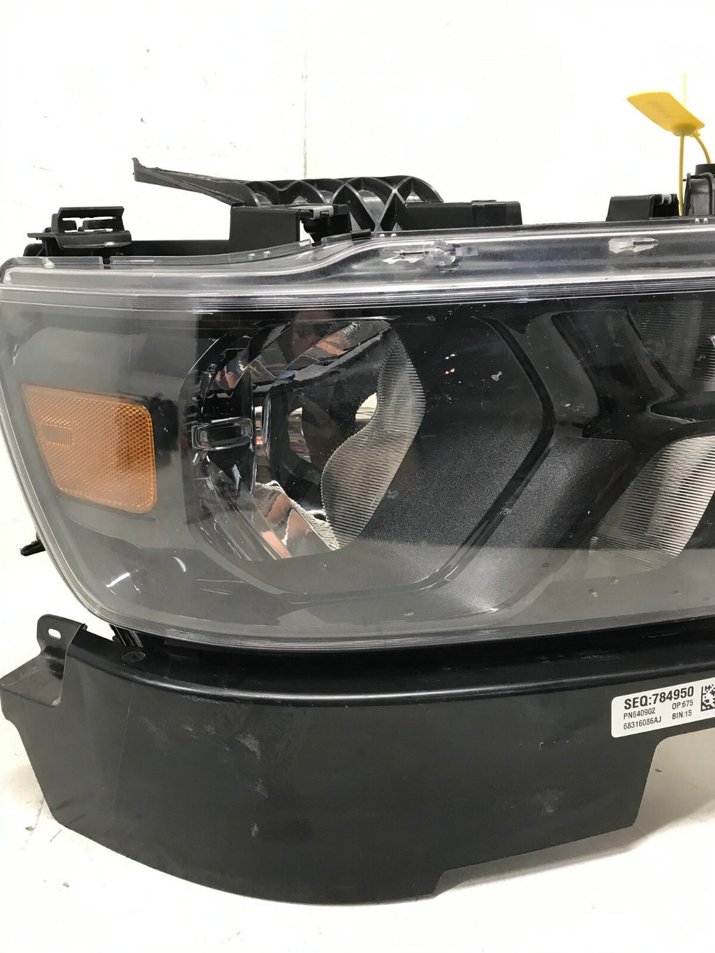 Headlight Damaged Passenger RH Right 19-24 Ram 1500 68316086AJ OEM