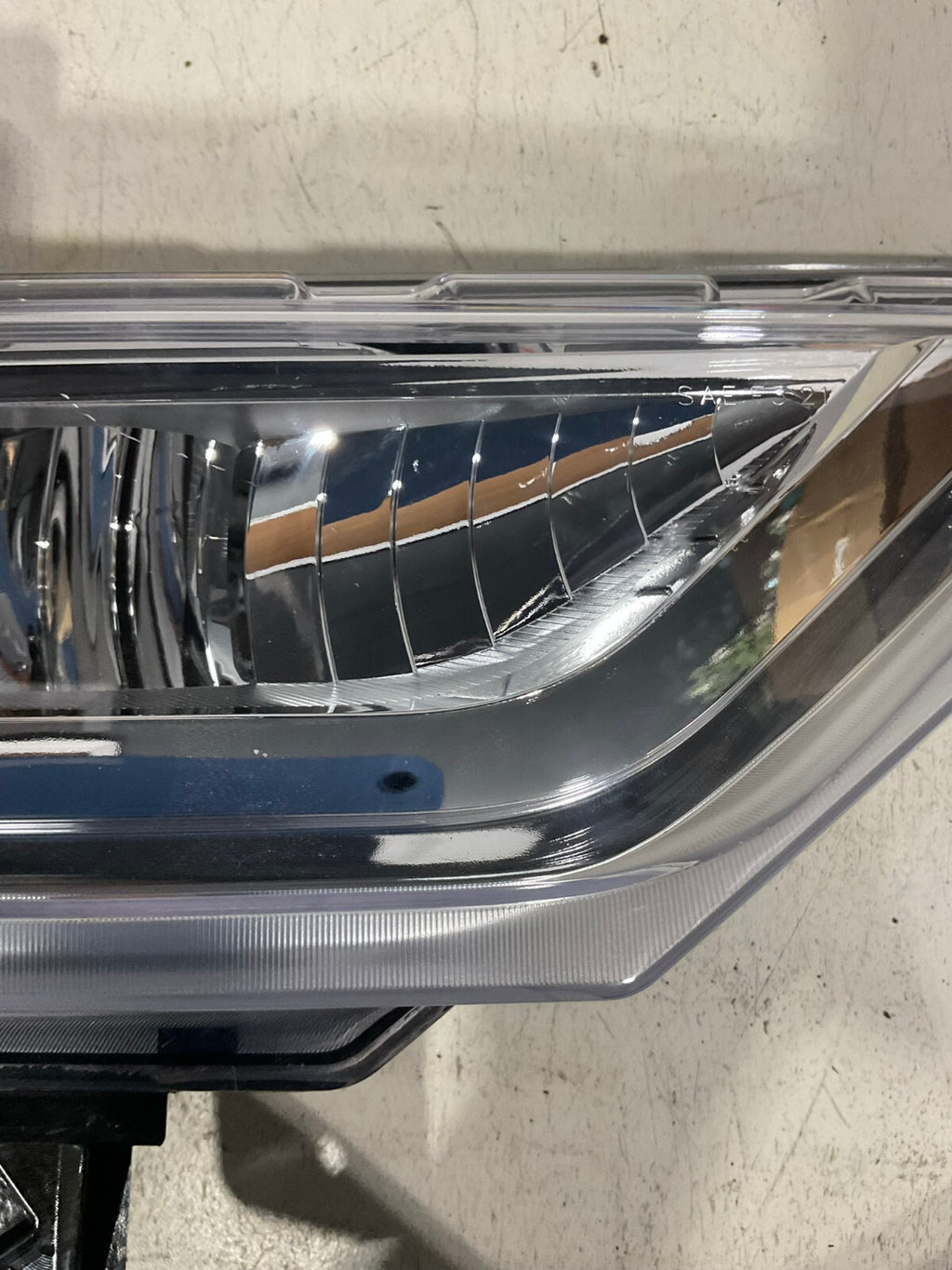 Fog light Damaged Passenger RH 21-23 Ford F-150 Tab broke 08-330-2061R-B OEM