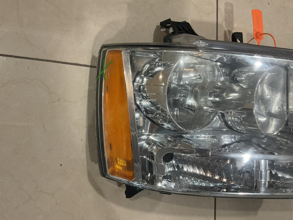 Headlight Right RH Passenger 2007-2014 Chevy Avalanche/Suburban/Tahoe CAPA