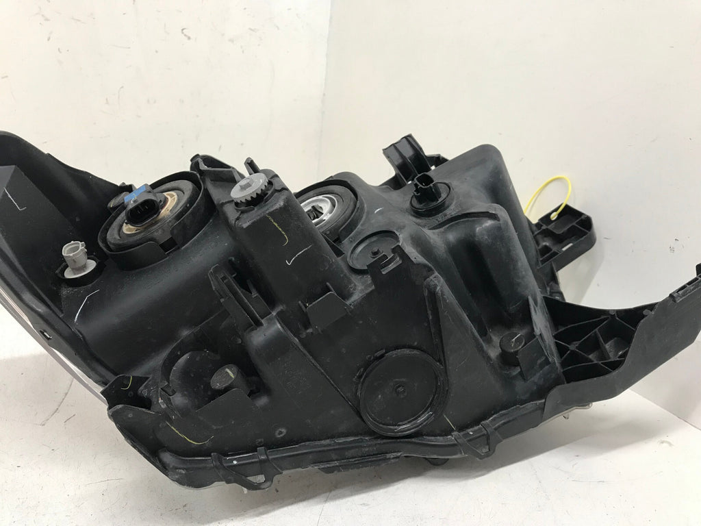 Projector Headlight Damaged Passenger RH Toyota Tacoma 2016-2018 8115004250 OEM2
