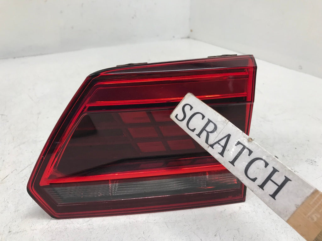 Tail light Damaged Passenger RH Right Volkswagen Atlas 2018-2019 3CN945308A OEM