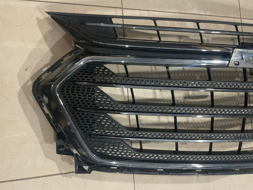 Grille Grill Silver & Black 2018-2021 Chevrolet Traverse 23376132 OEM