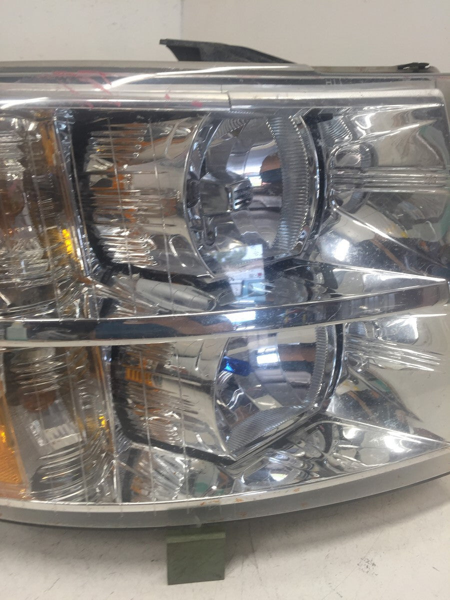Headlight Damaged Rights RH Chevy Silverado 1500 2500 3500 07-13 22853028 OEM