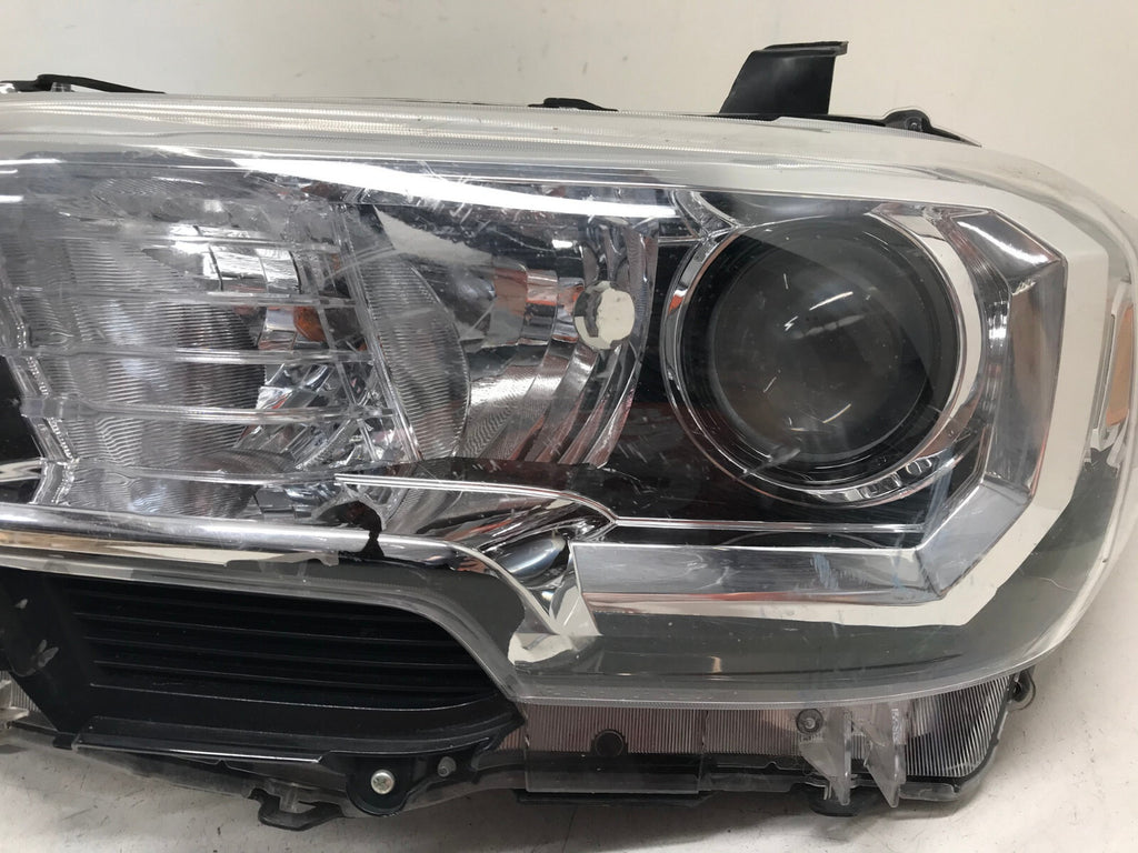 Projector Headlight Damaged Passenger RH Toyota Tacoma 2016-2018 8115004250 OEM2