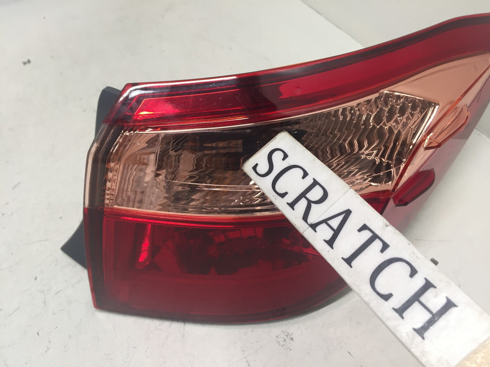 Tail light Damaged Lamp Outer Passenger RH Toyota Corolla Sedan 17-2019 CAPA