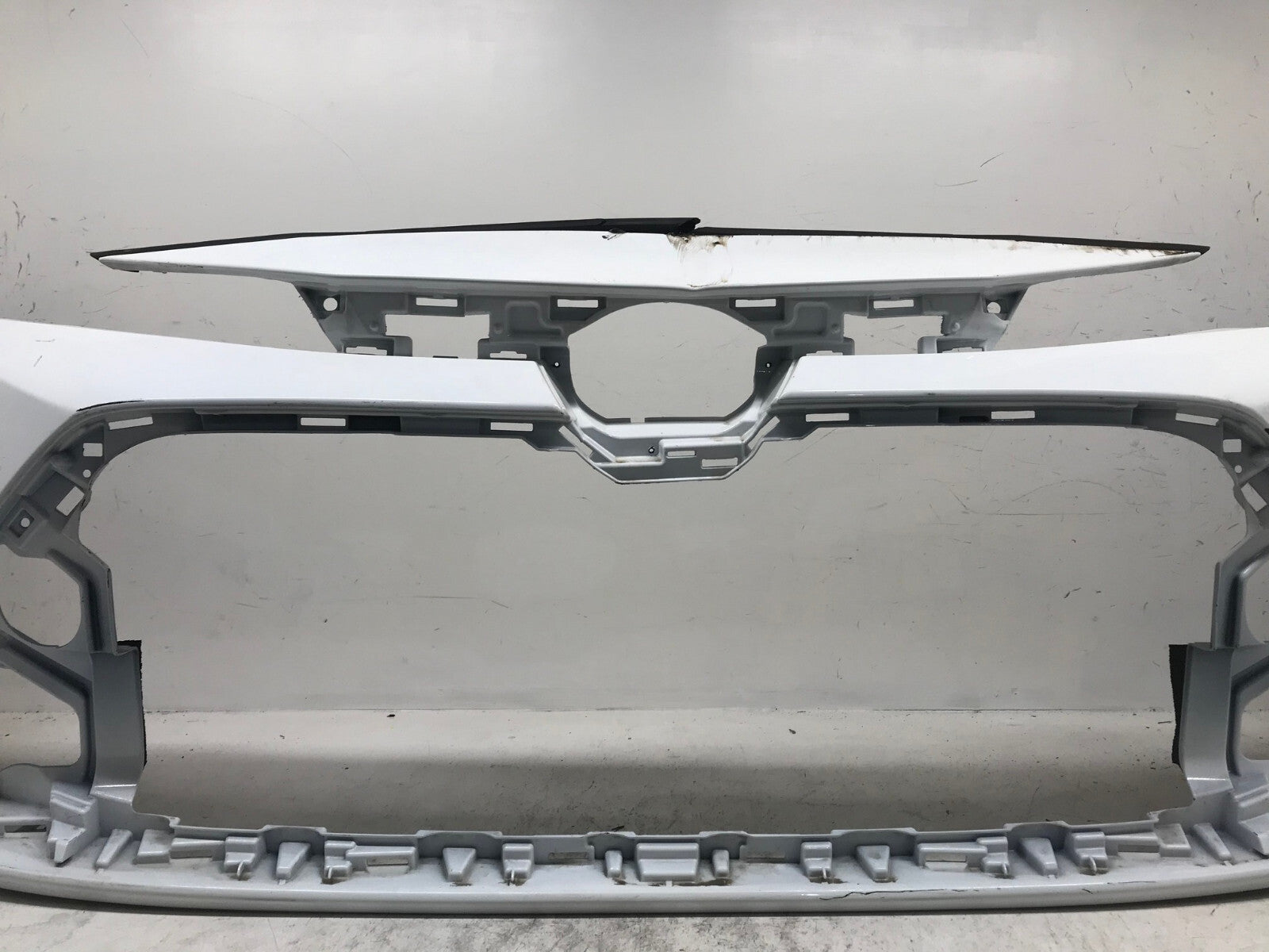 Front Bumper Cover 040 20 21 Toyota Corolla Sedan L/LE/XLE/Hybrd 52119-02N90 OEM
