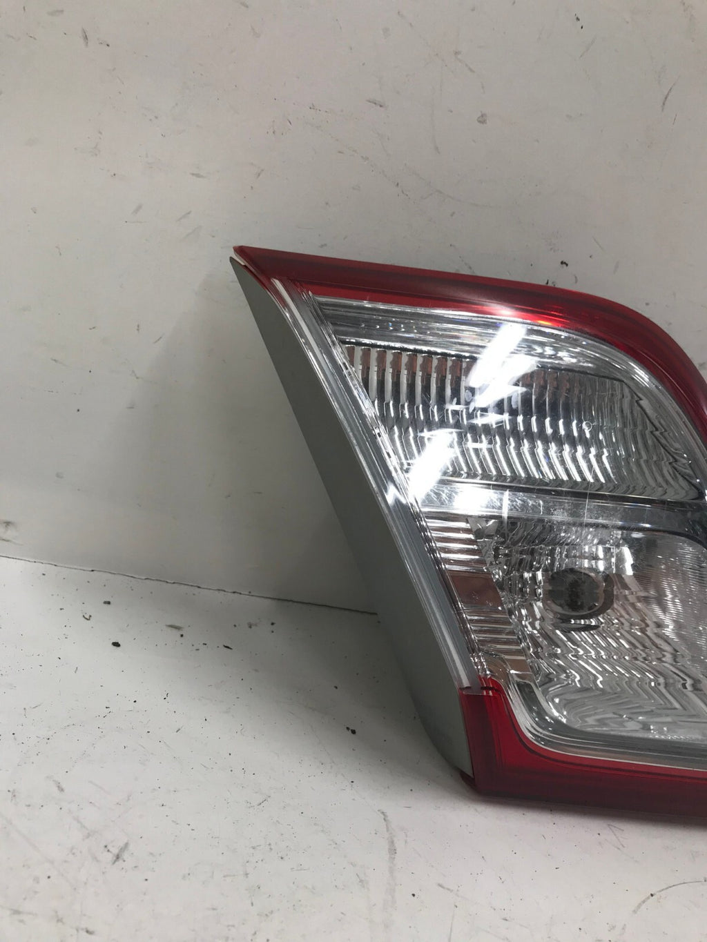Tail light Damaged Left Driver LH Toyota Camry 2010-2011 8158133170 OEM