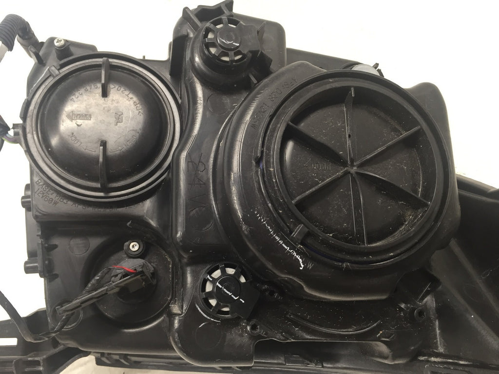 Halogen Headlight Damaged Rigt Passenger Cadillac SRX 2010-2013 22853873 OEM