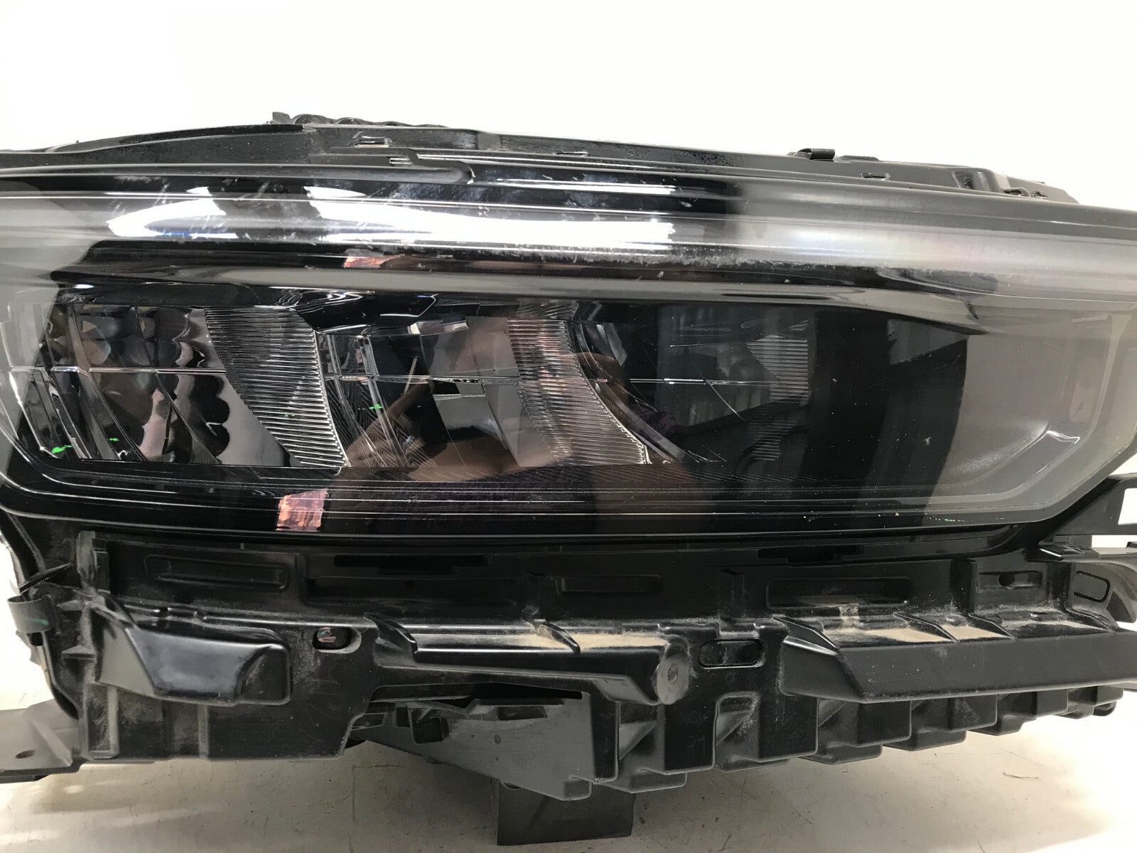 Headlight Damaged Pass. RH Jeep Grand Cherokee 21 2022 P68376992AE OEM