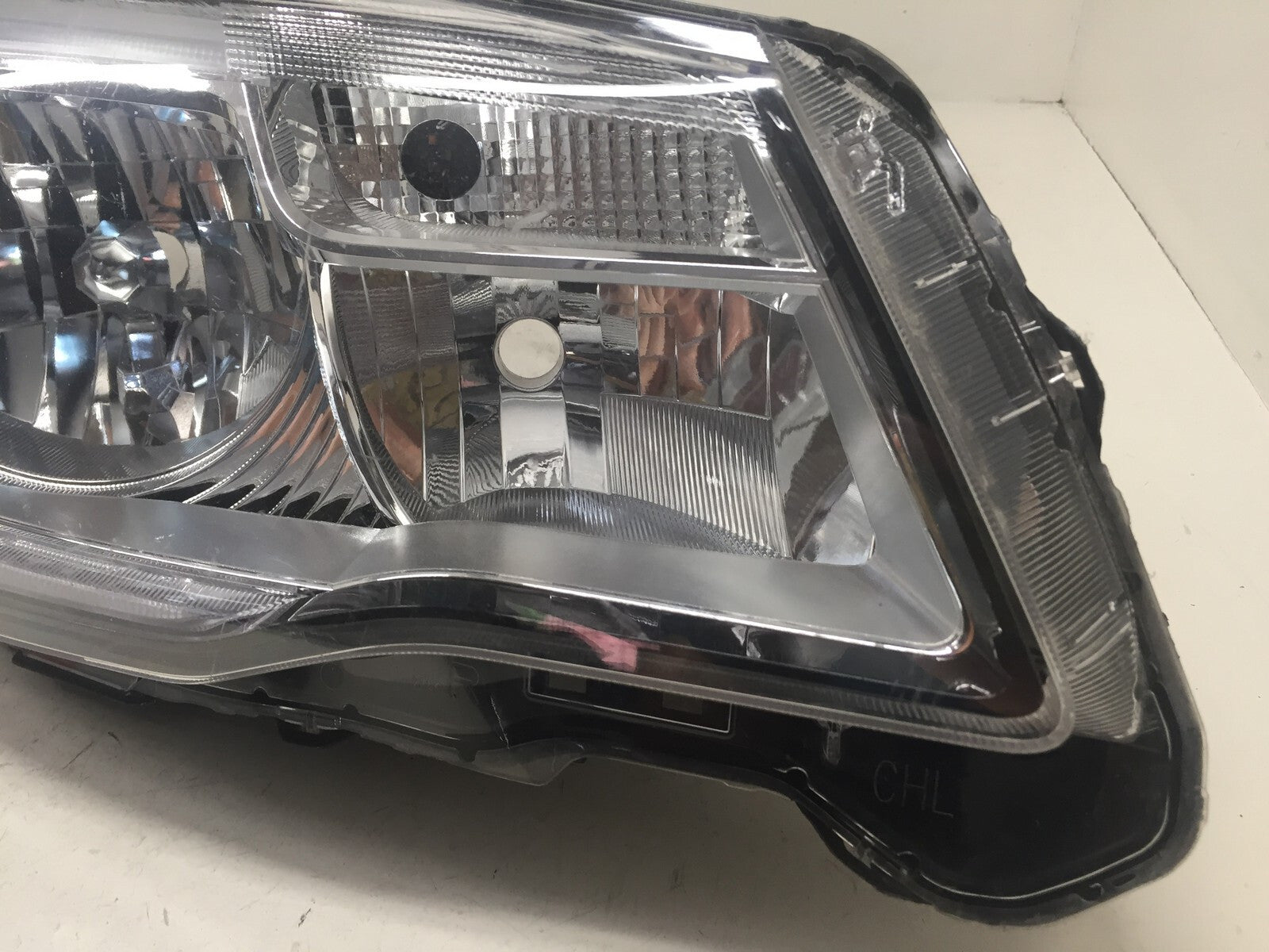 Headlight Damaged Halogen Right Passenger Kia Forester 2017 2018 84001SG280 OEM
