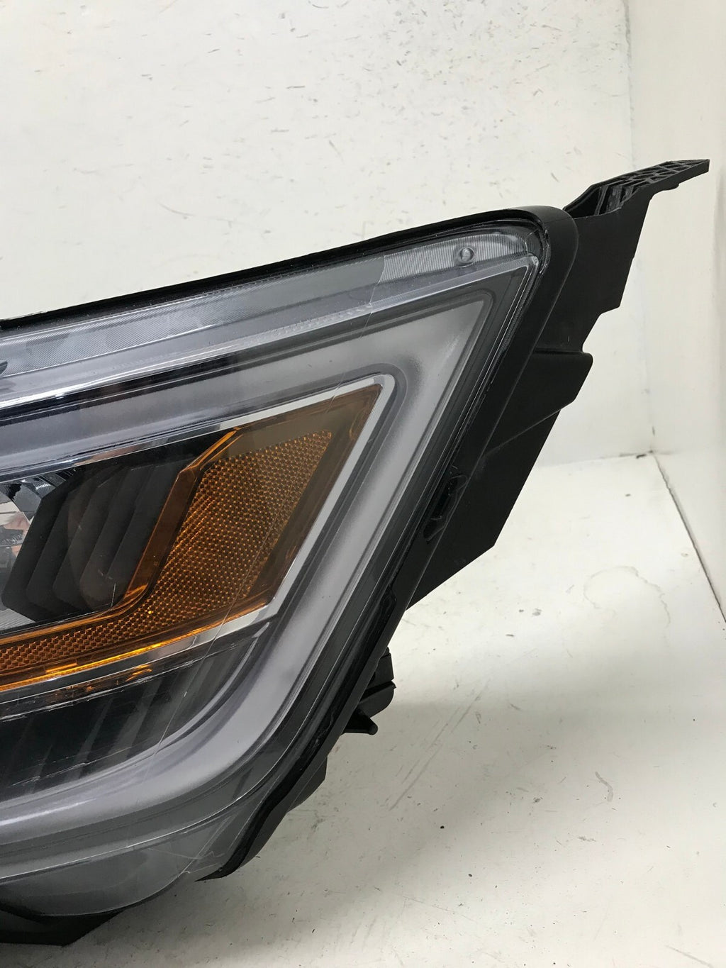 Headlight Damaged Driver LH Left 2018-2019 Ford Explorer HB53-13006-BB OEM