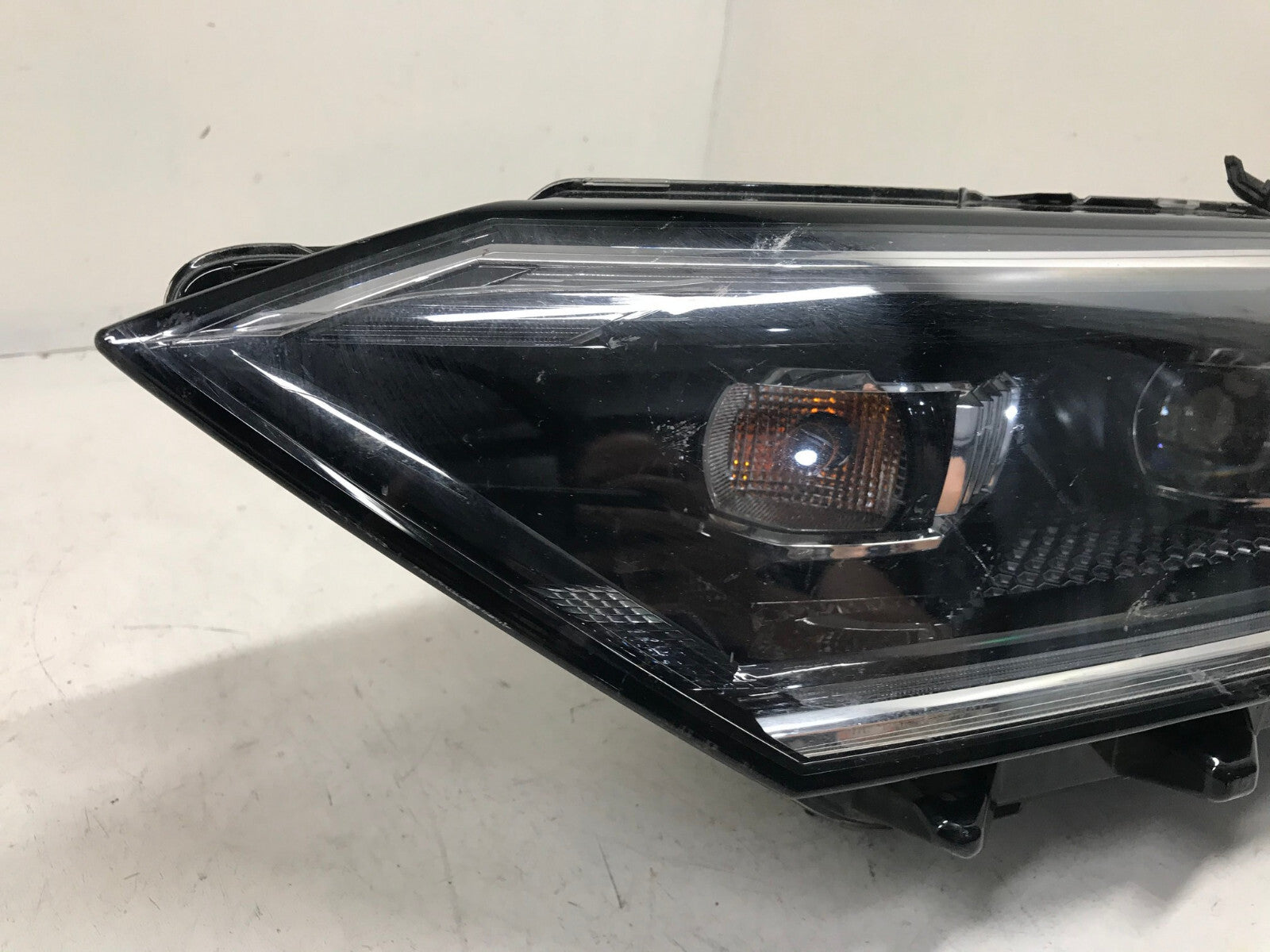 Headlight Damaged LED Left LH Driver Volkswagen Jetta 2019-2022 17A941035C OEM