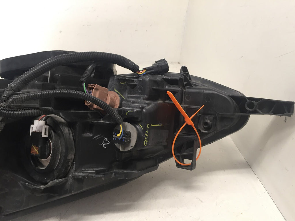 Headlight Damaged Halogen Passenger RH Nissan Sentra 16-2018 26010-3YU0A OEM