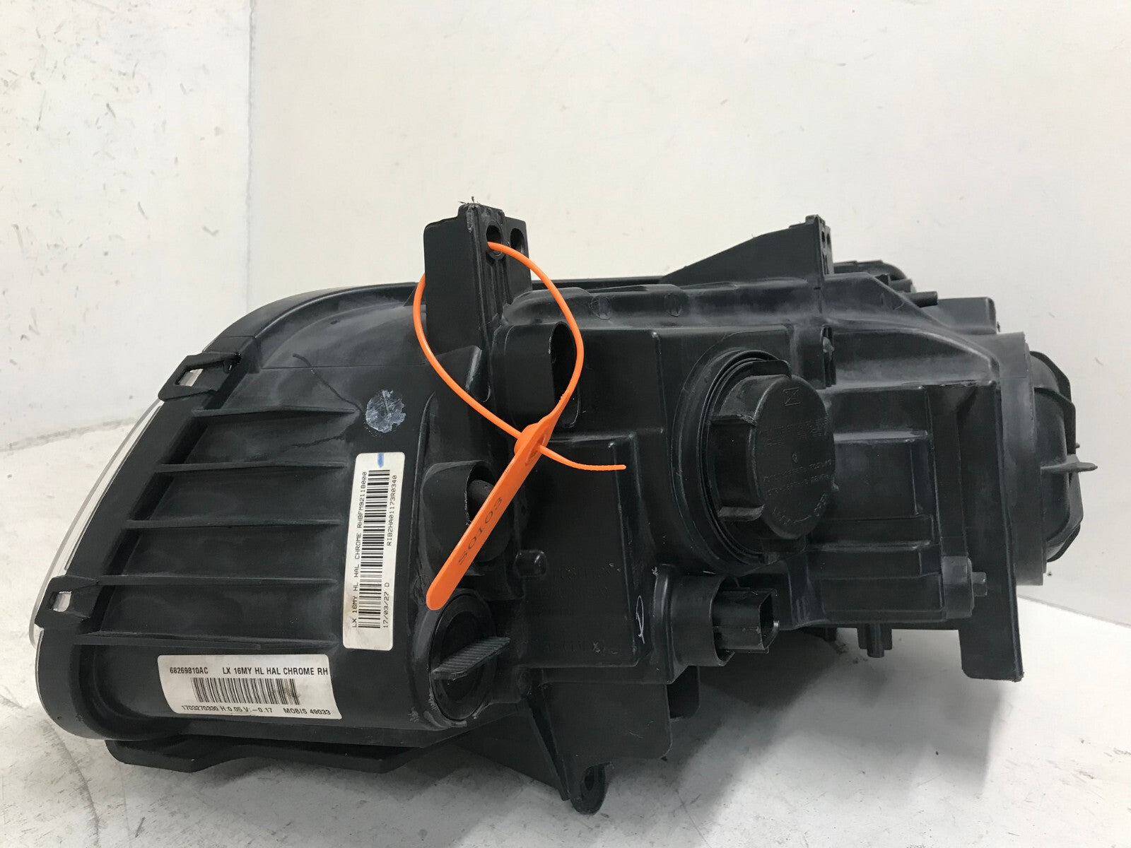 Headlight Damaged Passanger Side RH 18-22 Chrysler 300 L 68269810AC OEM