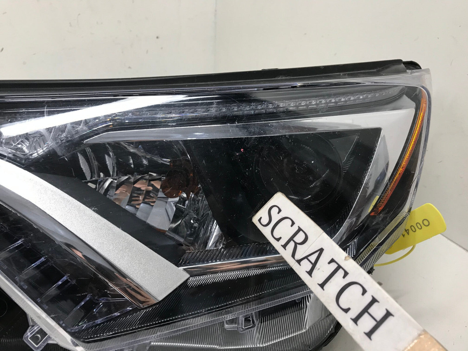 Halogen Projector Headlight Damaged Driver LH Toyota RAV4 16-2018 811500R180 OEM