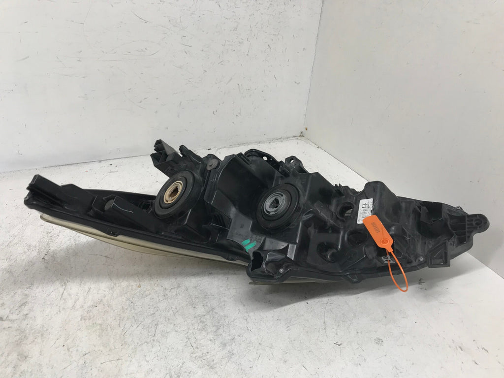 Headlight Damaged passenger RH 2016 2017 2018 Nissan Altima R 260109HS0A OEM
