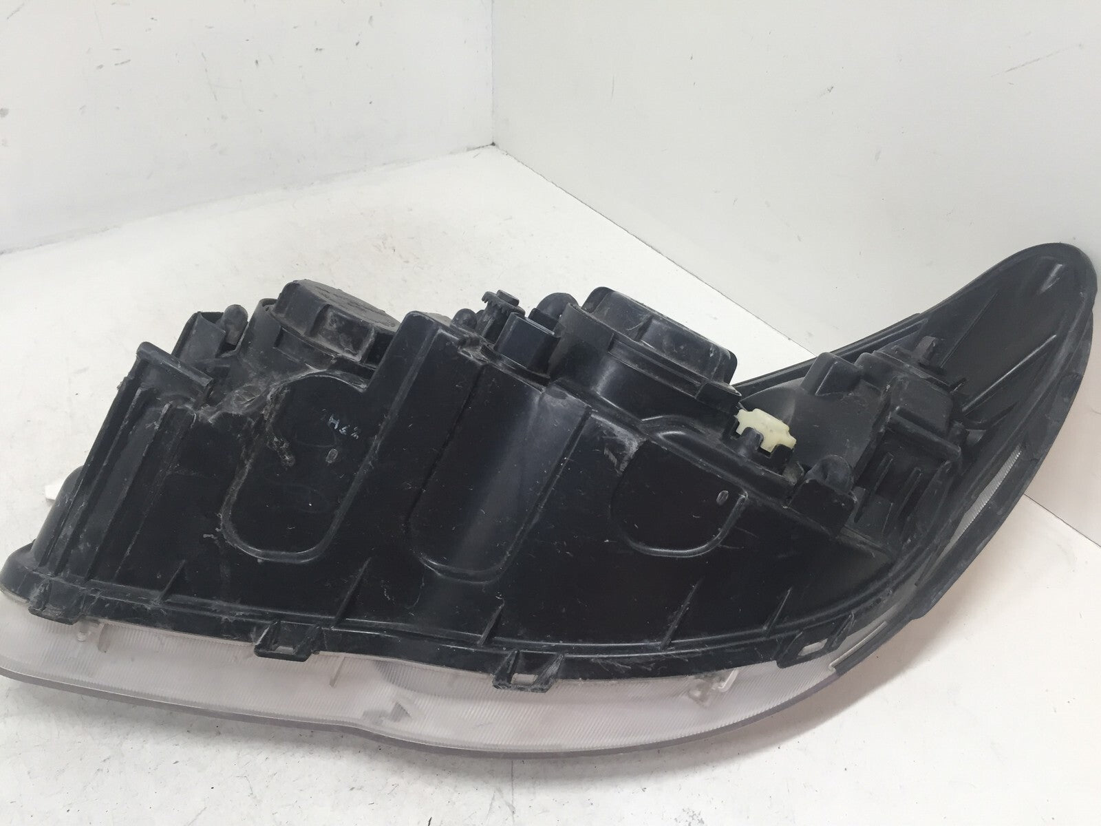 Headlight Damaged Right Passenger RH Hyundai Elantra 2010 921022H051 OEM