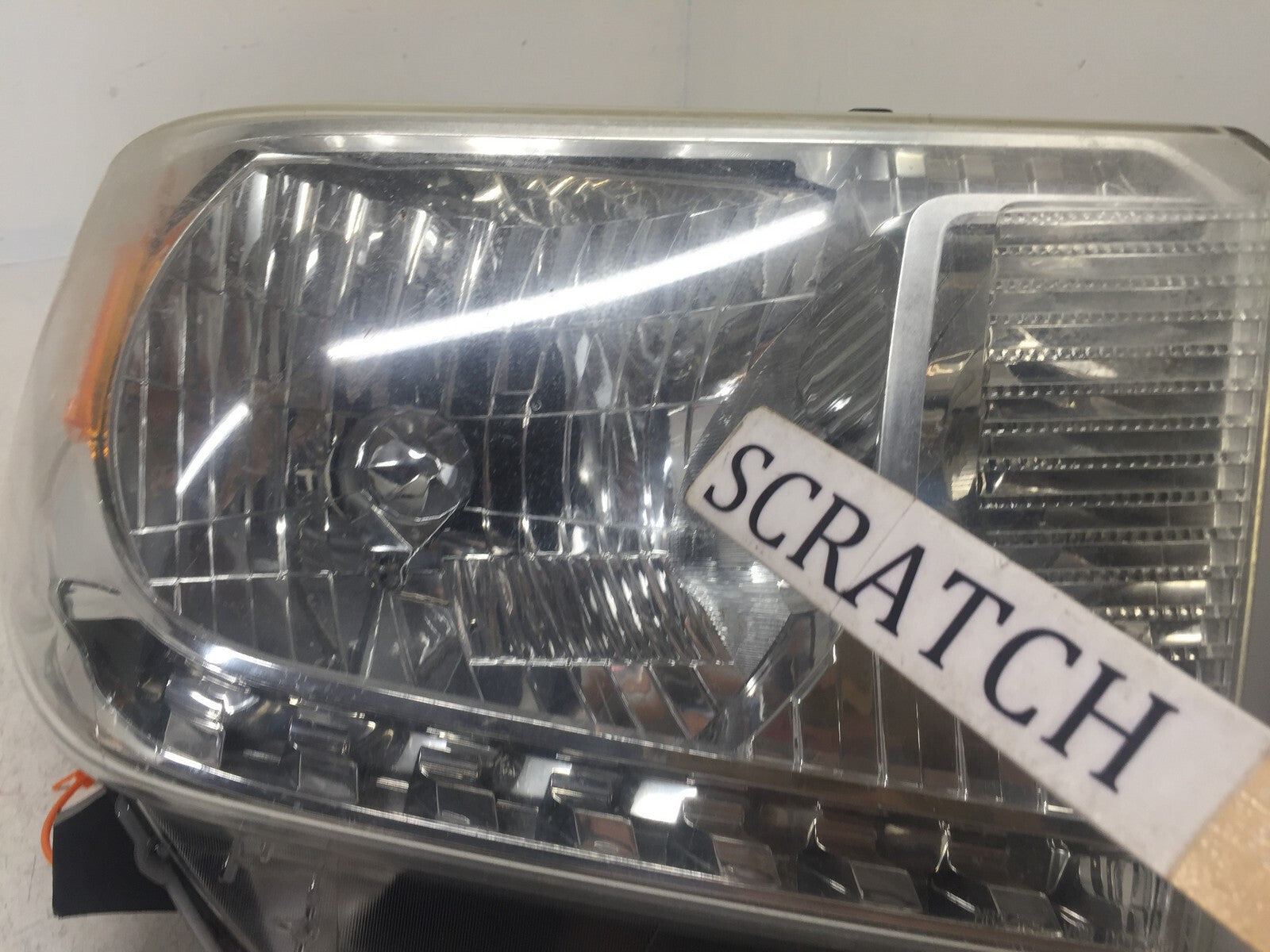 Headlight Damaged Head Lamp Passenger RH Toyota Tundra 2014-2020 811500C091 OEM