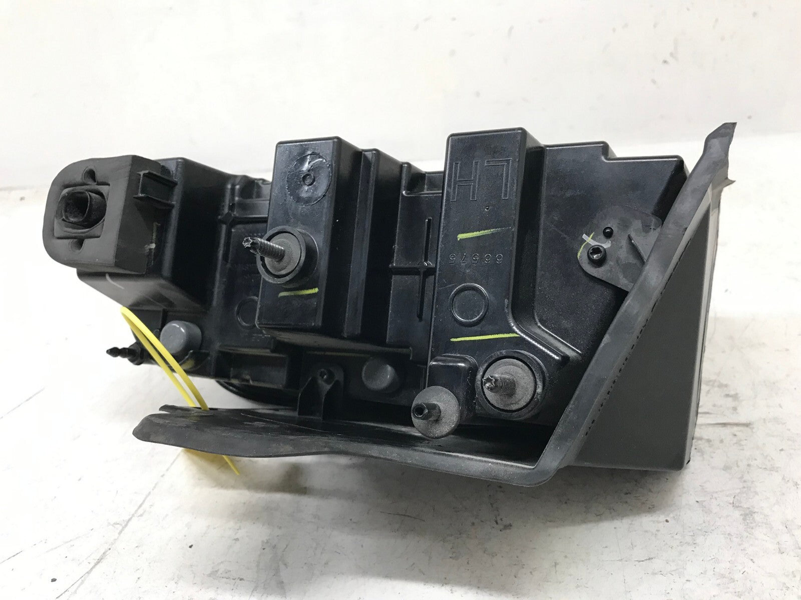 Tail light Damaged Driver LH Left 15-23 Dodge Challenger 68403955-AC OEM