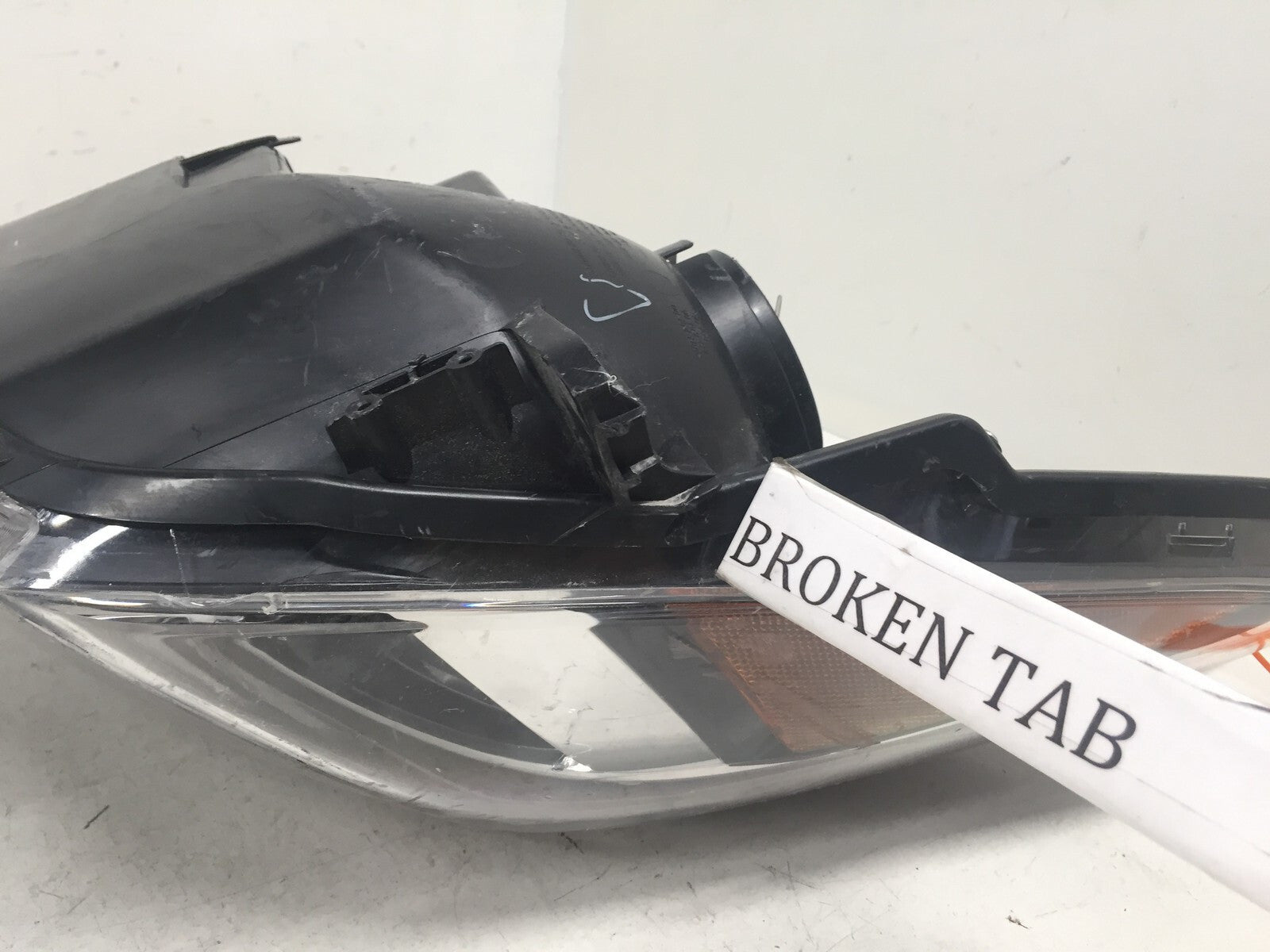 Headlight Damaged Passenger Right RH Toyota Yaris HB 2015-2017 81130-0DA70 OEM