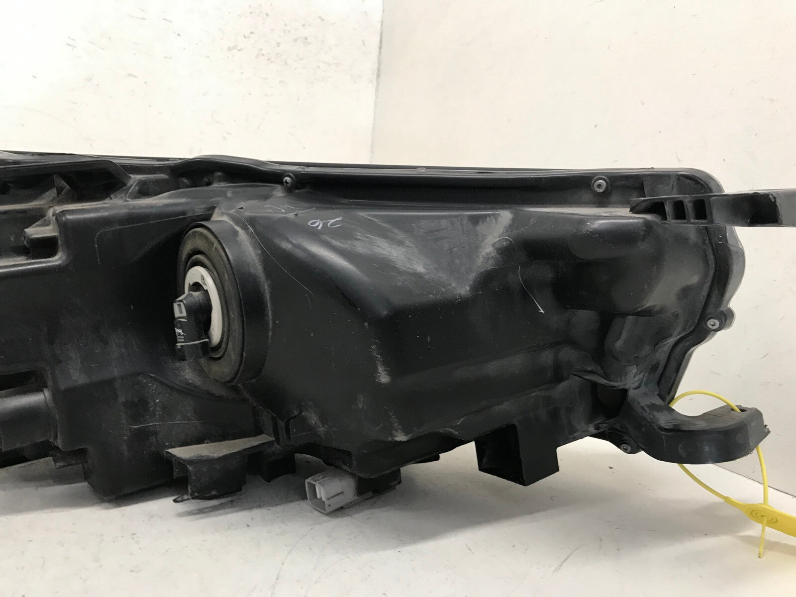 Headlight Damaged Driver LH 2017 2018 2019 Toyota Highlander 811500E360 OEM