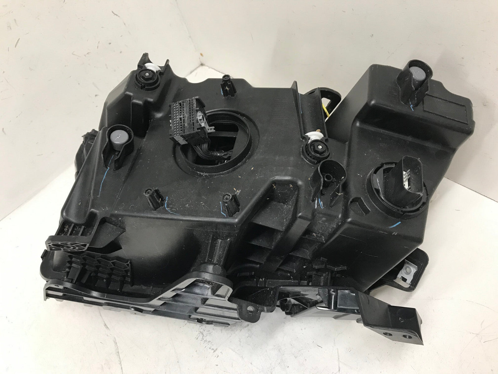 Headlight Damaged RH Passenger 2021 2022 Jeep Grand Cherokee 68584656AC OEM