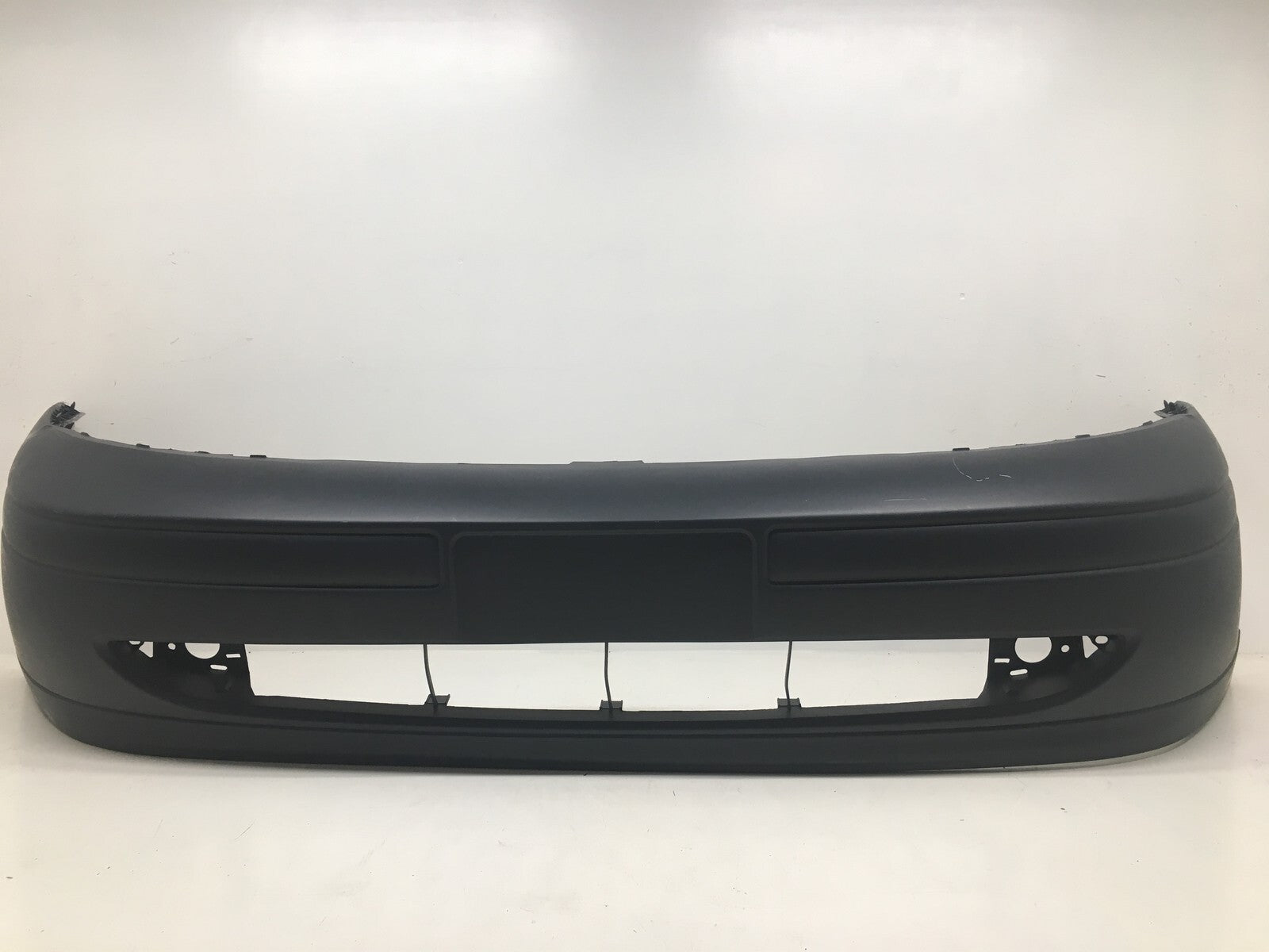 Front Bumper Cover Ford Focus w/ fog lamp holes Never painted 2000-2004 OEM2