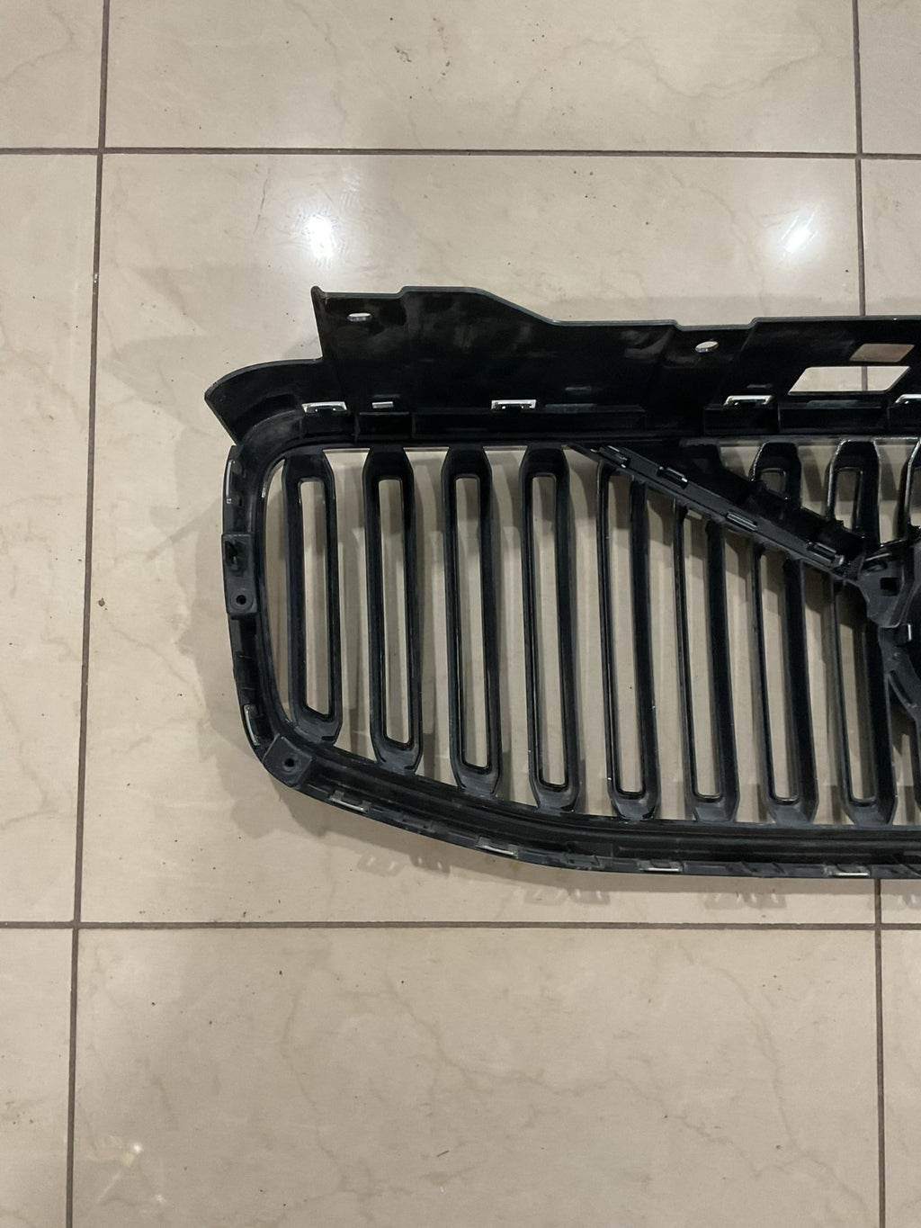 Grille Grill 2018-2023 Volvo XC60 31425537 OEM